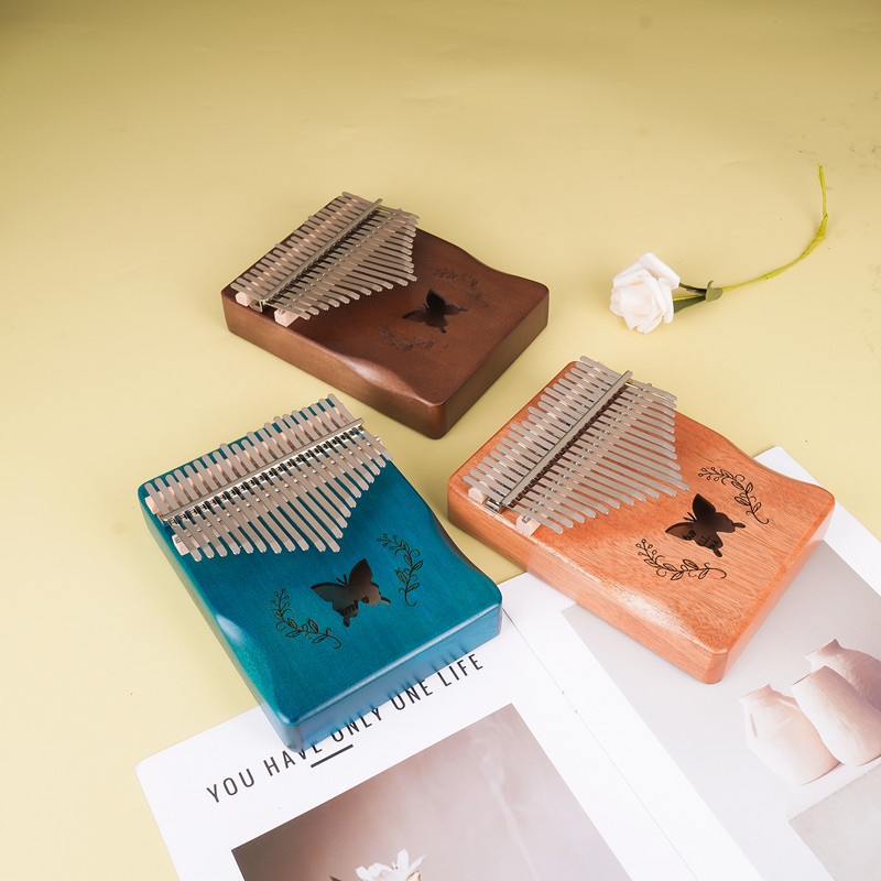 A Musical Instrument With Keys - 17 키 Hluru Kalimba 전문가용 고품질
